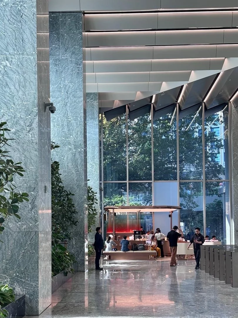 Hospitality lobby: stone, light and seating