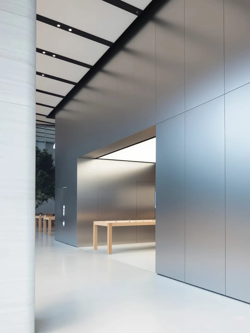 Metallic surfaces and display lighting in technology retail