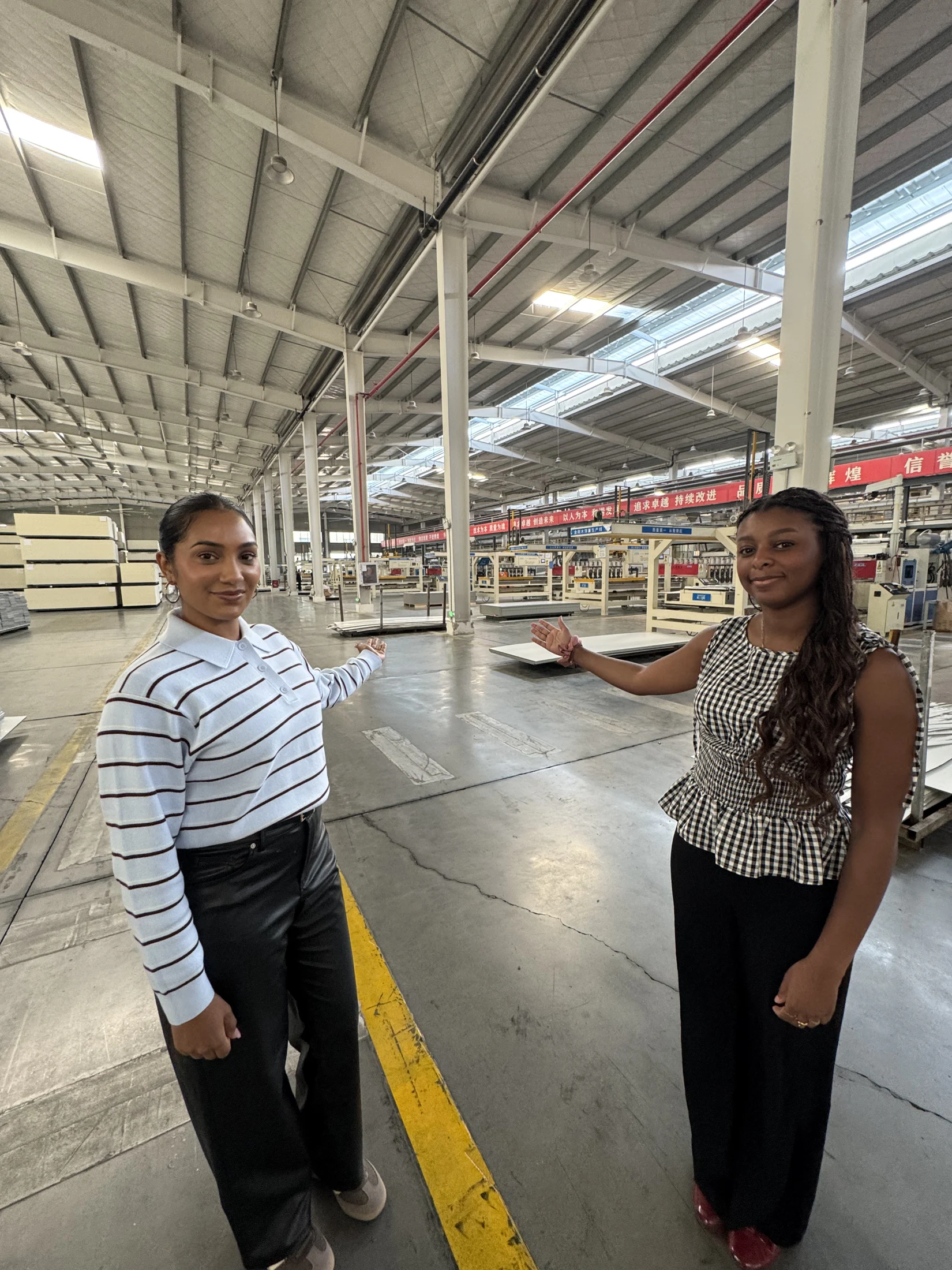 Conversación en la planta de producción