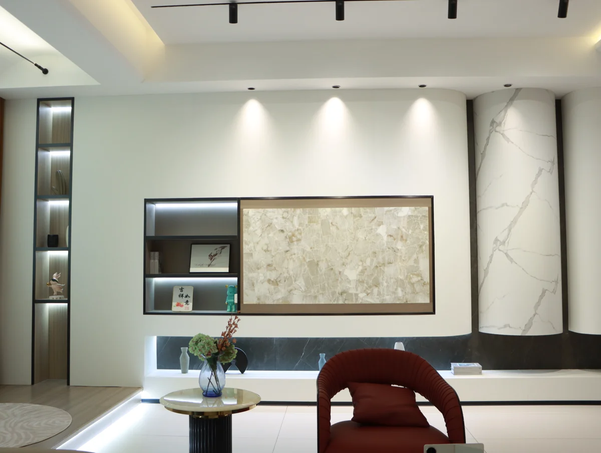 Flat fields, curved returns, framed accents